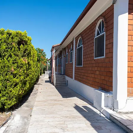 Tsamadanis & Friends Family Hotel