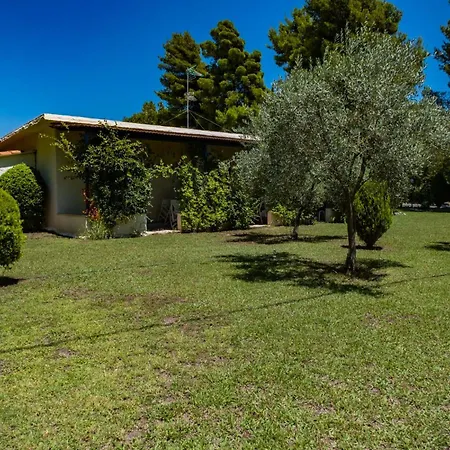 Tsamadanis & Friends Family Hotel Karavómilos