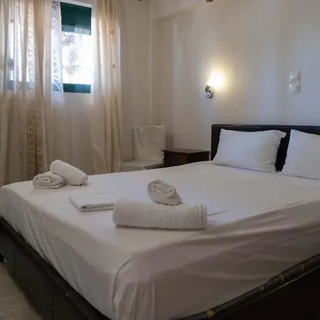 Tsamadanis & Friends Family Karavómilos