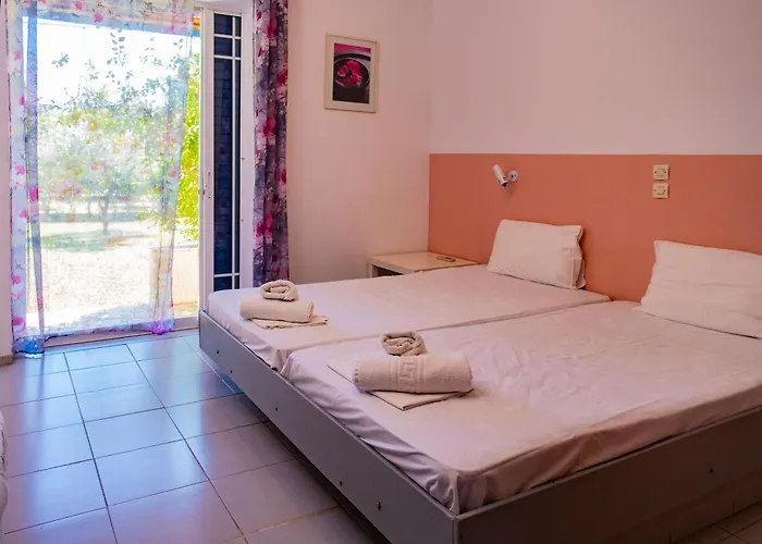 Tsamadanis & Friends Family 2*